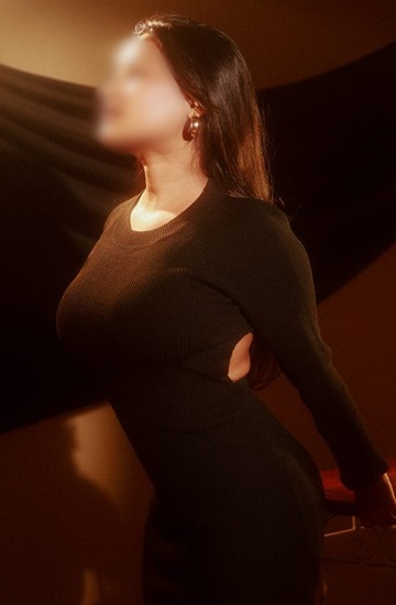 Riya hot russian escorts in chennai